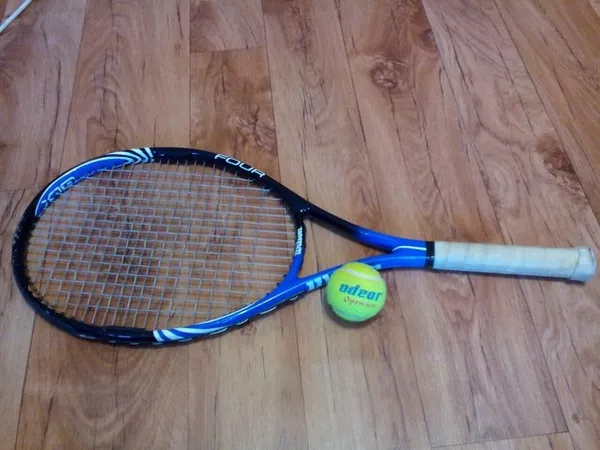 Продам Теннисную ракетку Wilson 5